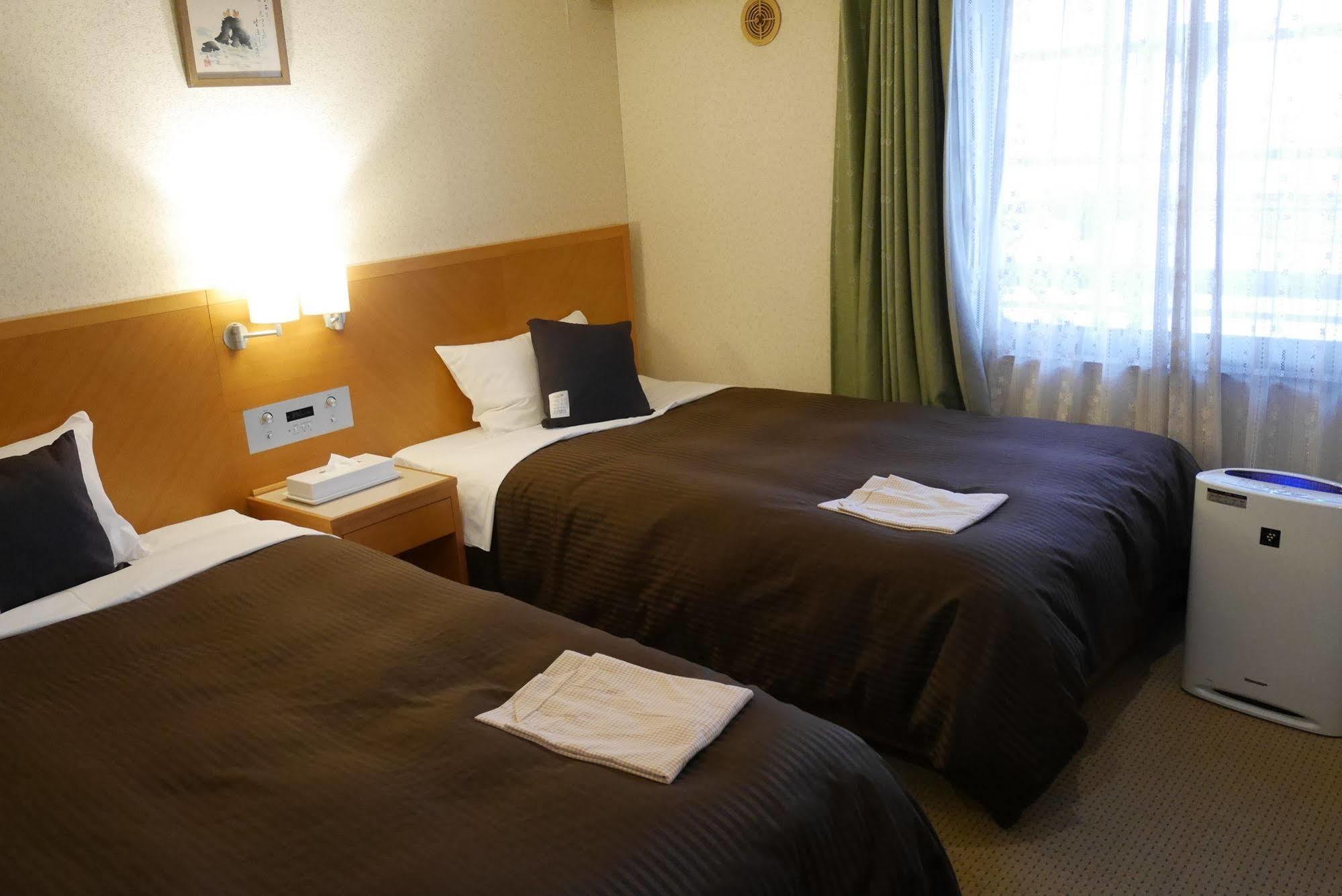 Hotel Livemax Budget Yokohama Kannai Exterior foto